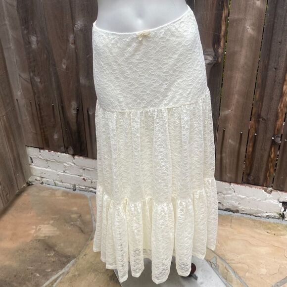 Forever 21 Cream Tiered lace Maxi Skirt Resort Wear size small NWT - Picture 1 of 8